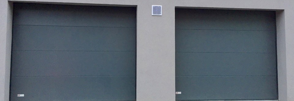 Sekční garážová vrata - Hladký design, šedý lak